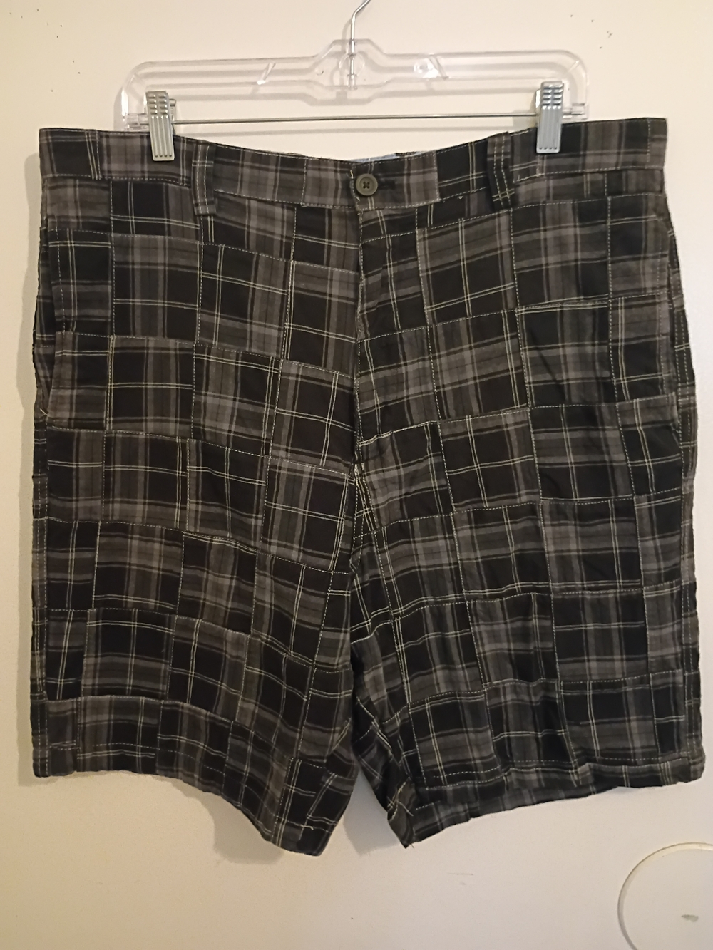 Chaps Men's Gray and Black Plaid Flat Front Patch Work Shorts Sz 36